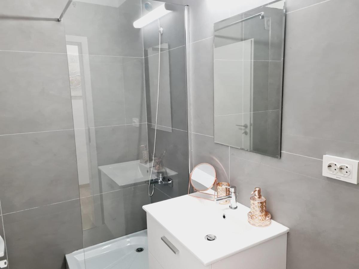 Lovely Ultracentral Apartment With Parking Cluj-Napoca Esterno foto